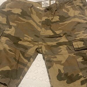 Muscle Alive Y2K Men’s Sz 40 Camouflage Cargo Shorts - Olive Green 6 pockets